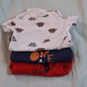 🏷 2/$12 Set Of 3 12m Carters Onesies
